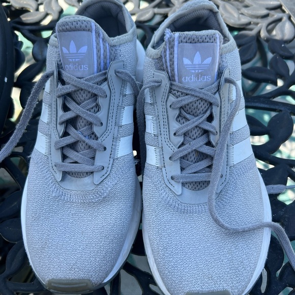 Adidas Swift Essential Running Shoes Size 10 - light grey w white - Picture 2 of 8